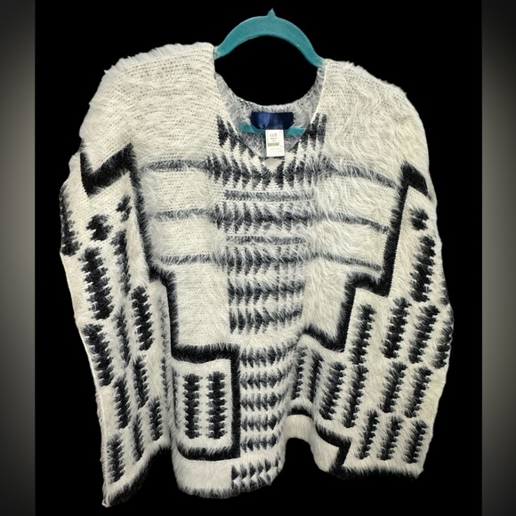 Black and White Poncho - Picture 1 of 5